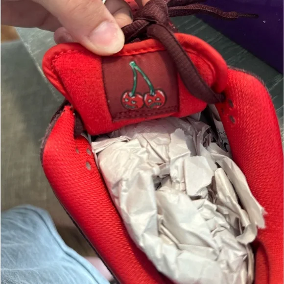 Nike Cherry SB Low Dunk Size 7 men’s OR 8.5 women’s - Picture 2 of 4